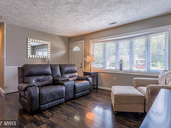 3rd image of 17 Elm Dr