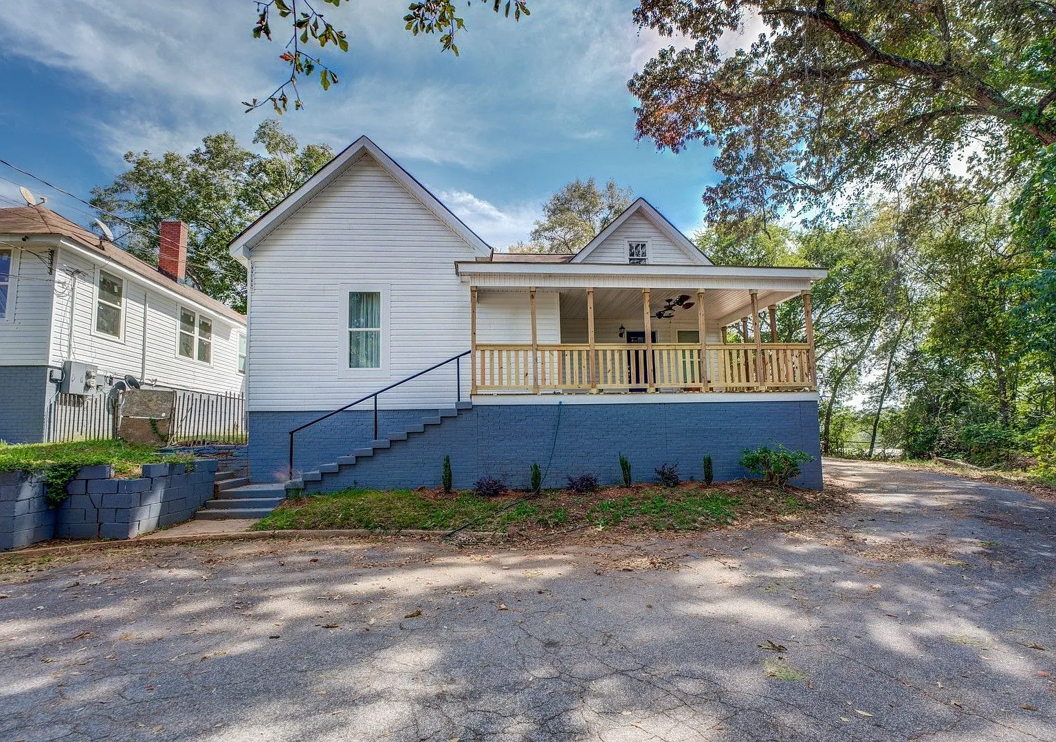 Spacious 3 Bedroom Home located in Historic Porterdale Georgia — Photo 2