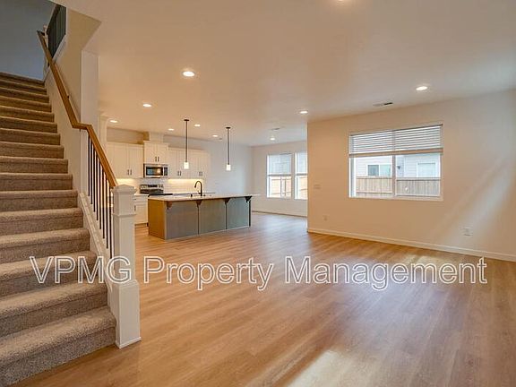 3rd image of 1605 NE 180th Ave