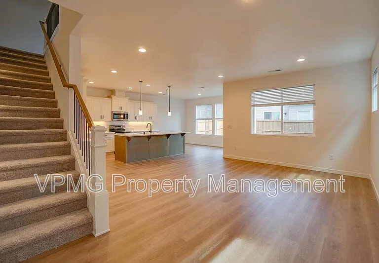 1605 NE 180th Ave — Photo 3