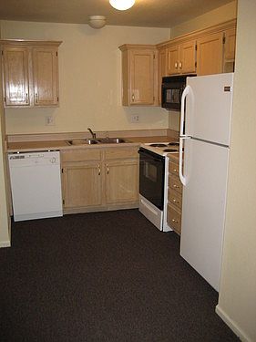 3rd image of 215 NW Woodbury Dr