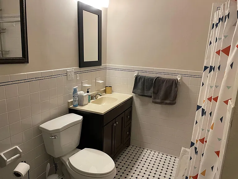 Downstairs Full Bathroom with Tub