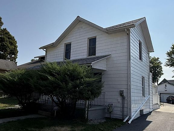 4th image of 568 Turner St