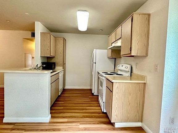 4th image of 2001 Eastwood Drive #12