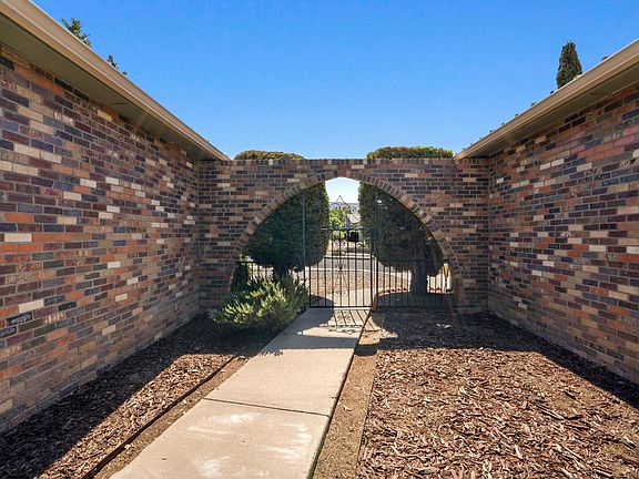 3rd image of 3719 Valerie Pl NE