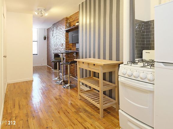 3rd image of 110 Mulberry St #12B