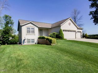 2814 Sunrise Ave, Holland, MI 49424