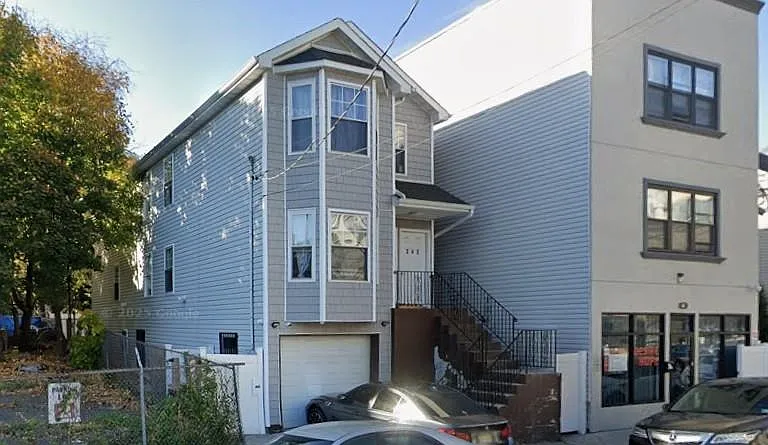 242 Graham Ave — Photo 6