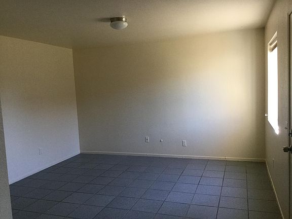 4th image of 601 E 3rd St #B