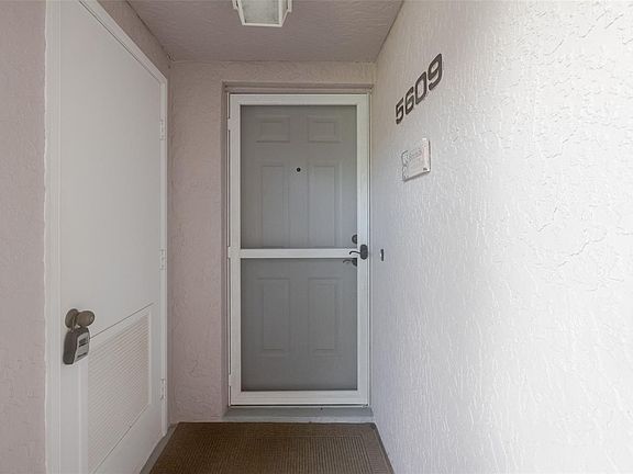 4th image of 5609 Sheffield Cir #5609