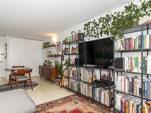 3rd image of 220 Manhattan Ave APT 5N