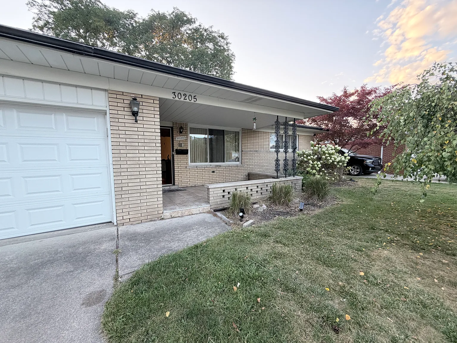 3 bed, 2904 sqft, $2,600 — Photo 2