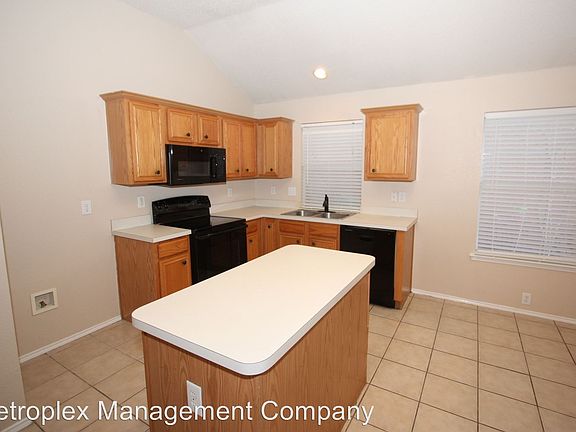 4th image of 1048 Iron Horse Dr