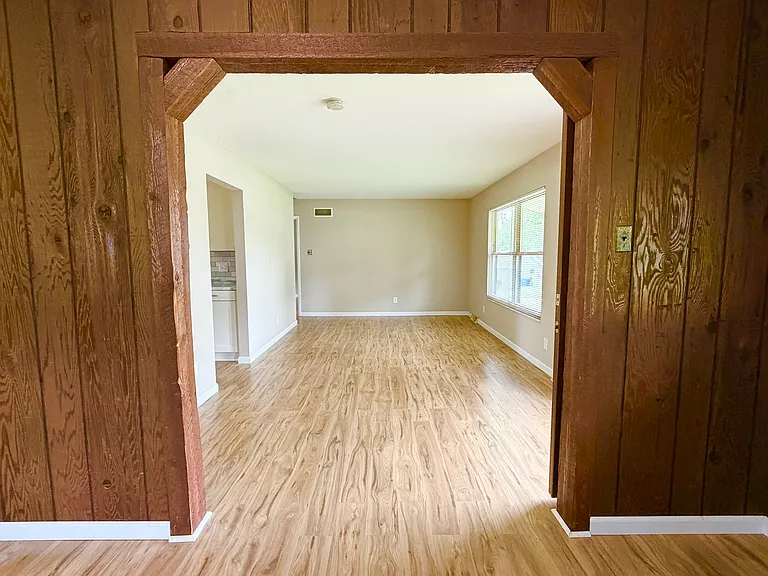 11200 Fawnway Dr — Photo 2