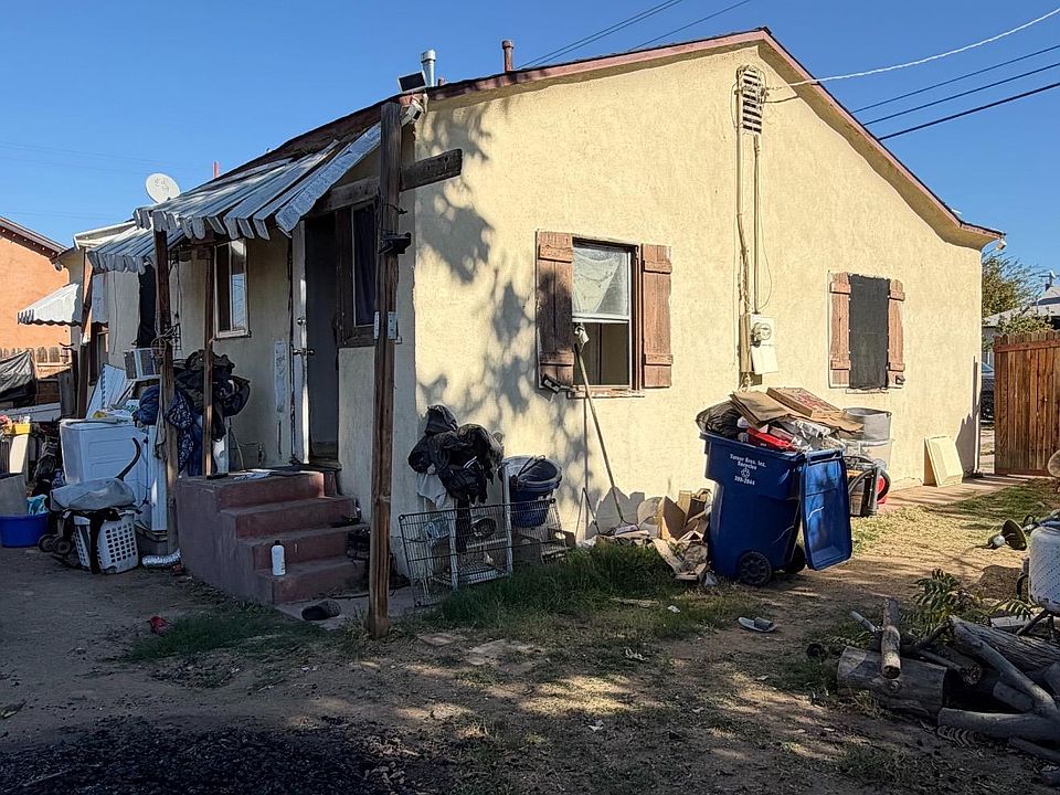 2nd image of 2102 N Kern St