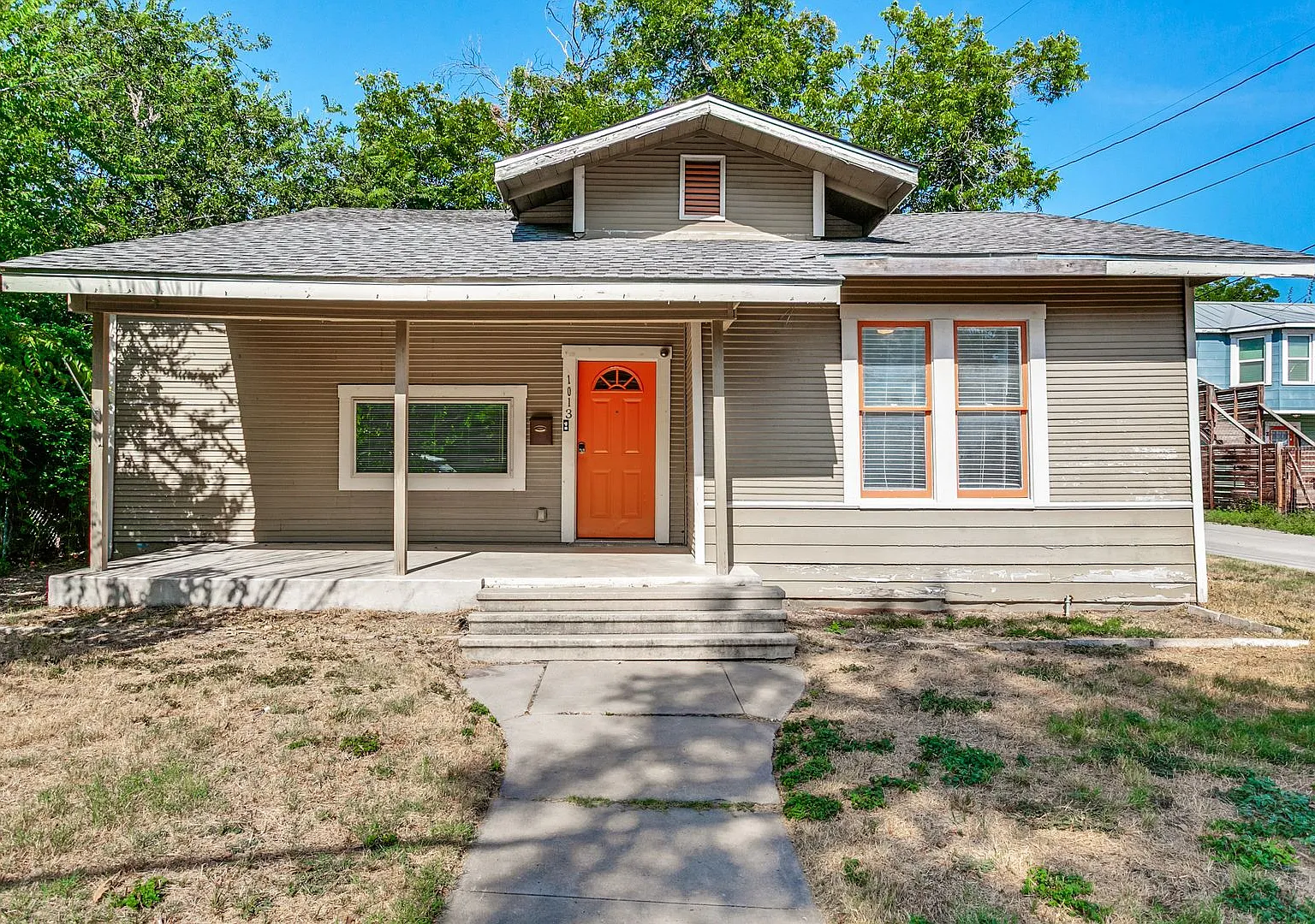 Charming Dignowity Hill Craftsman — Photo 2