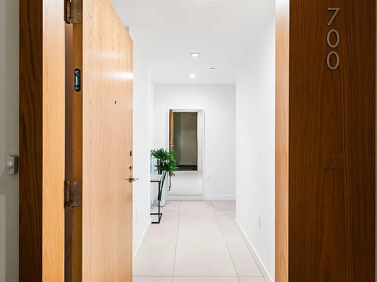 401 N Birch Rd #700 — Photo 2