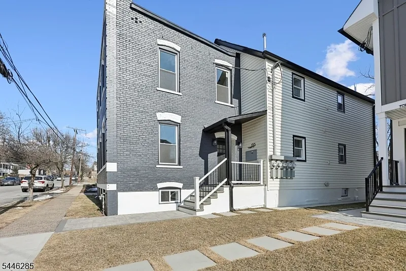 1 bed, 1.0 bath, $2,500 — Photo 2