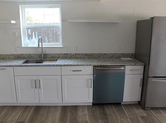 5th image of 2901 Lee Park Dr
