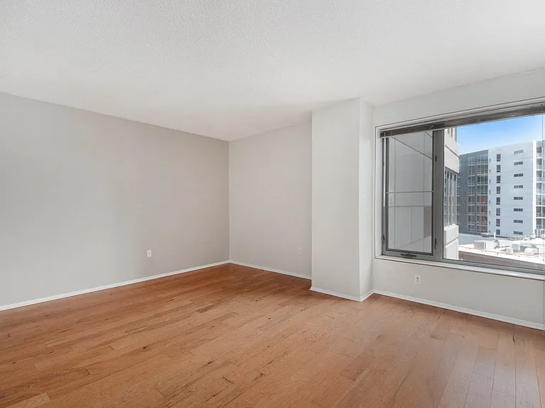 201 W Fulton St — Photo 15