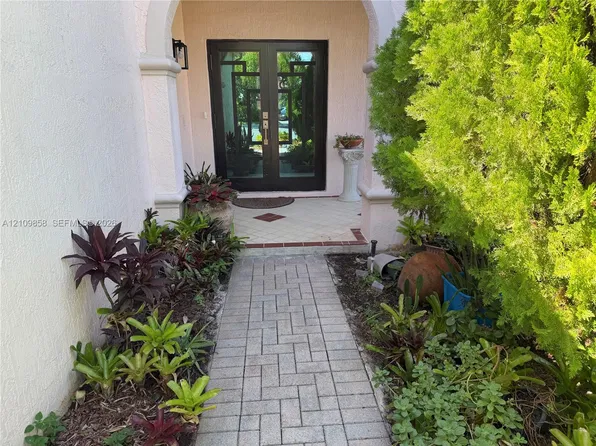 1603 Banyan Way, Weston, FL 33327