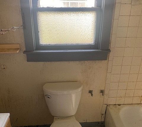 2nd image of 1424 E 8th Street