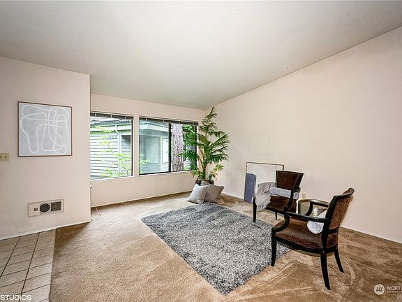 4th image of 1326 Bellevue Way NE #6