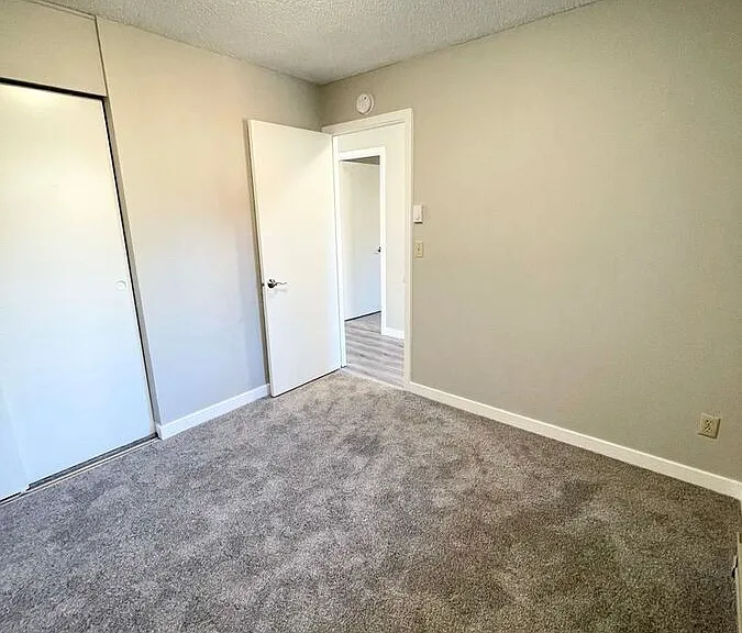 5200 University Way NE #402 — Photo 19