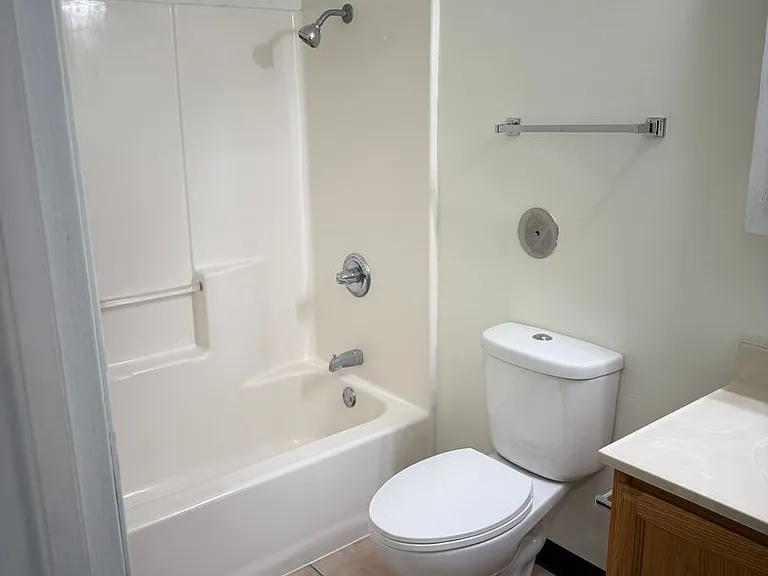 Pointe West Apartments — Photo 45