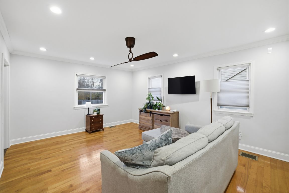 next background image