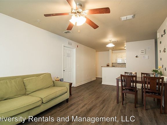 3rd image of 921 SW Depot Ave APT 209