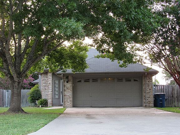 2nd image of 974 Parkdale Dr