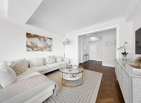 530 Park Avenue — Photo 2