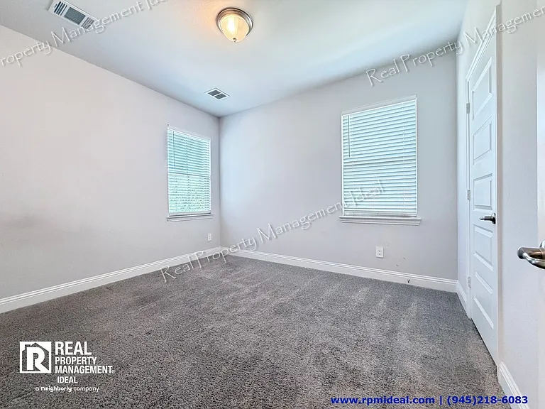2130 Argolis Dr — Photo 21