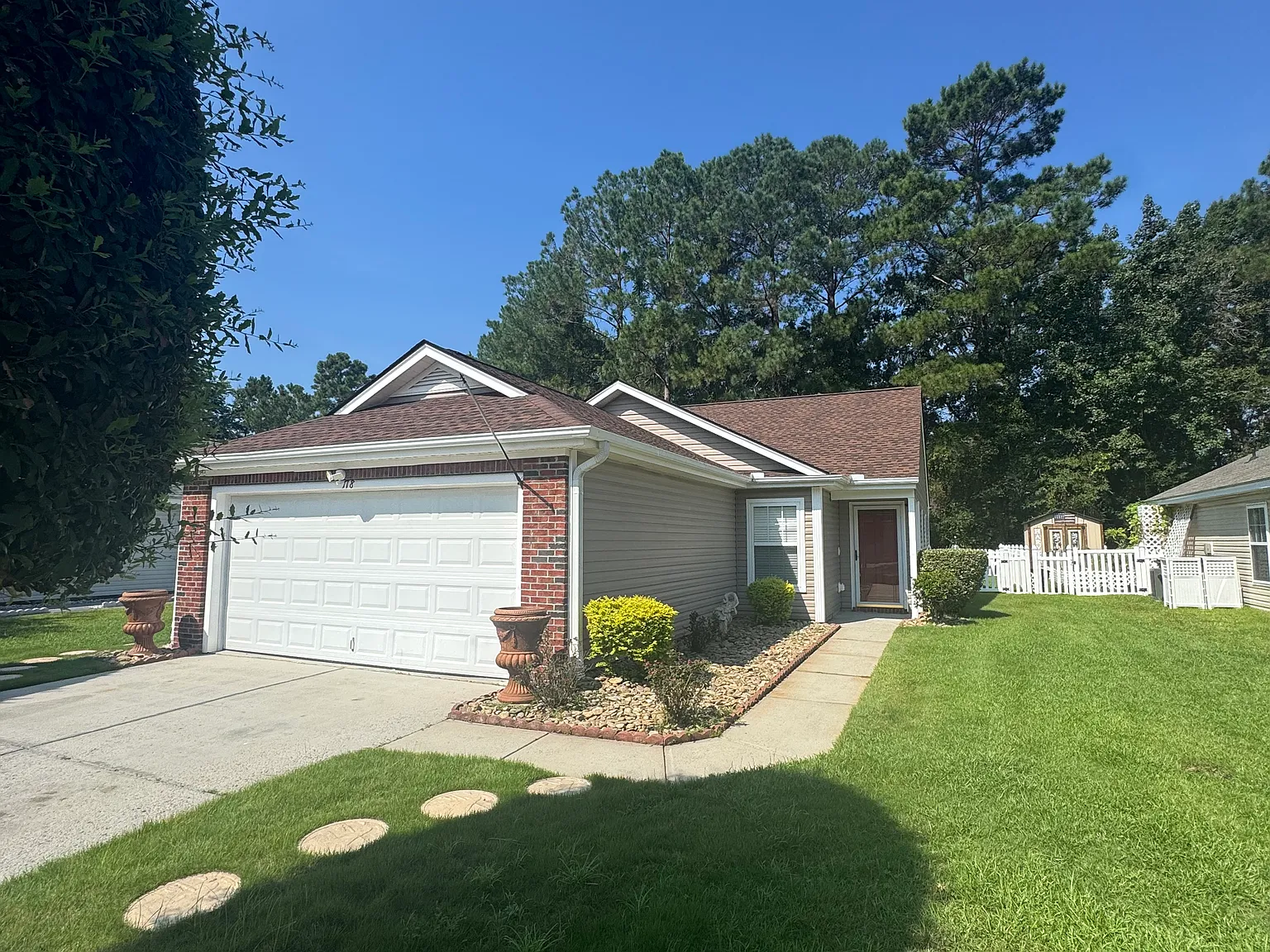 3 bed, 1160 sqft, $1,900 — Photo 3