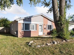 6075 Duncan St, Taylor, MI 48180