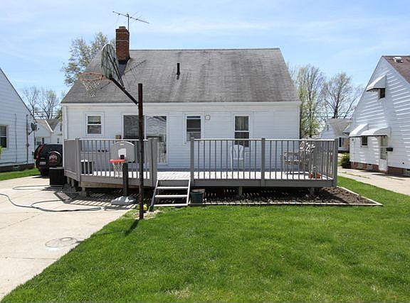3rd image of 30313 Mildred Dr