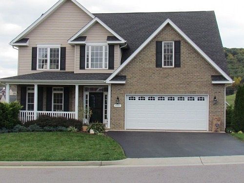 2nd image of 2360 Foxfield Ln