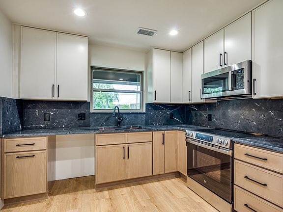 4th image of 1215 Mill Valley Dr