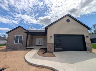 20470 Longboat Ct, Bristol, IN 46507