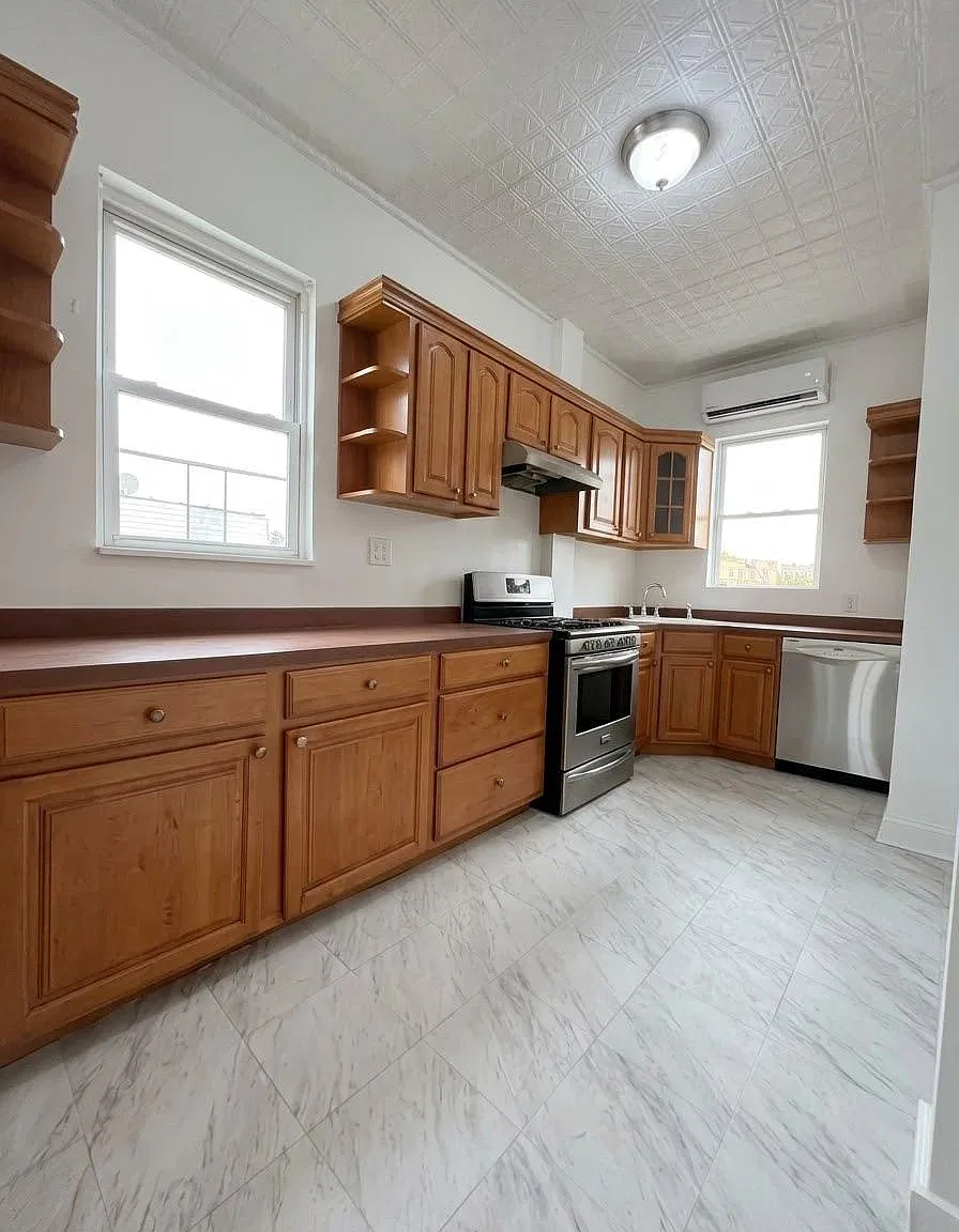 3 bed, 1.0 bath, 1766 sqft, $3,800 — Photo 3