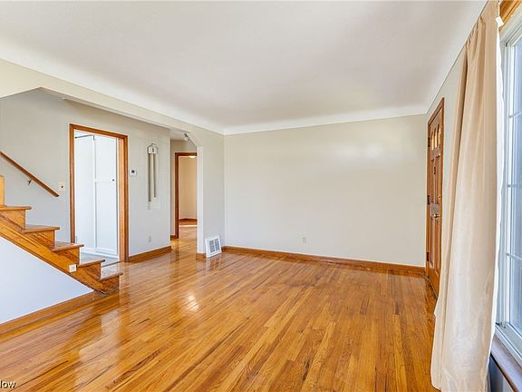 5th image of 7601 Traymore Ave