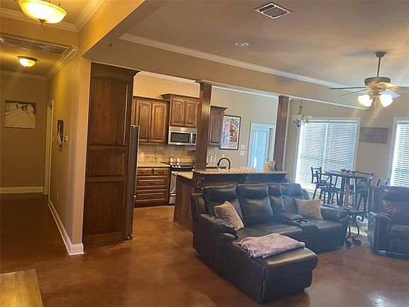 3rd image of 629 Alder Ln