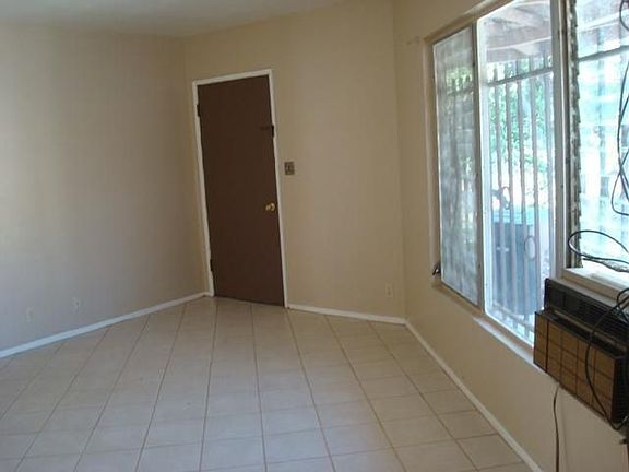 5th image of 260 W Bencamp St # B