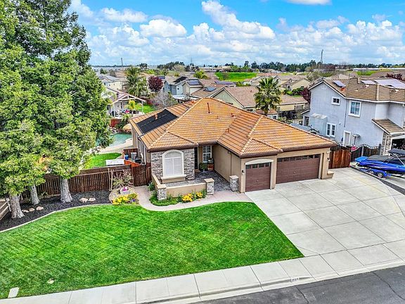 3rd image of 1025 Crystal Springs Drive