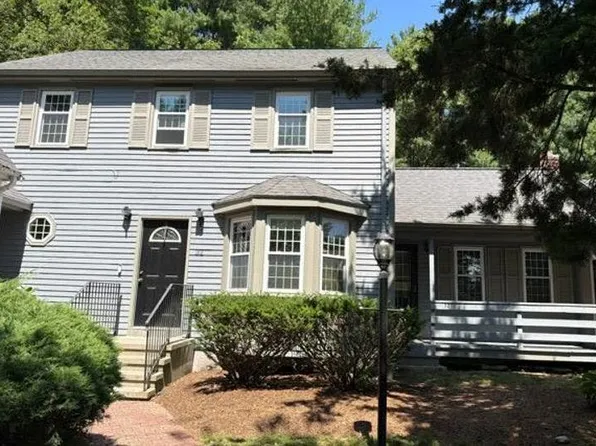 32 Camelot Ct #12, Stoughton, MA 02072