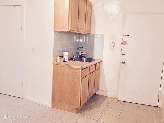 4th image of 2814 Crescent St APT 3B