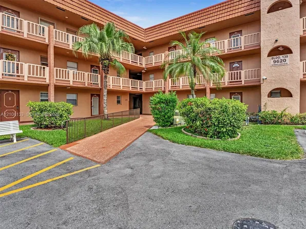 9620 Sunrise Lakes Blvd APT 302, Sunrise, FL 33322