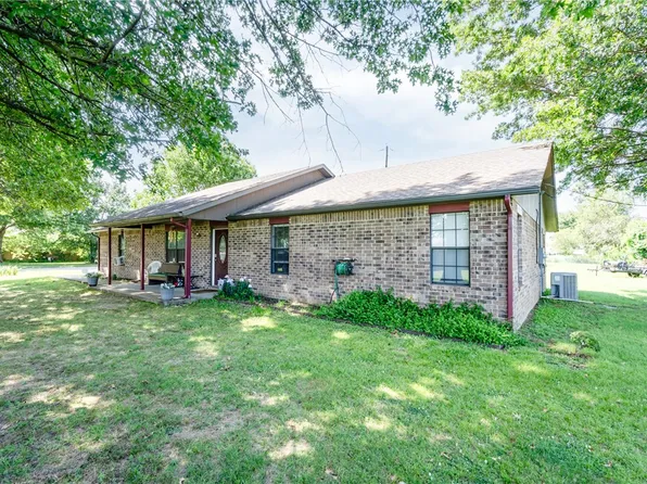 590 Duckworth St, Gentry, AR 72734