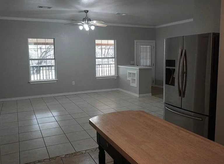 111 Rolling Hills Dr — Photo 2